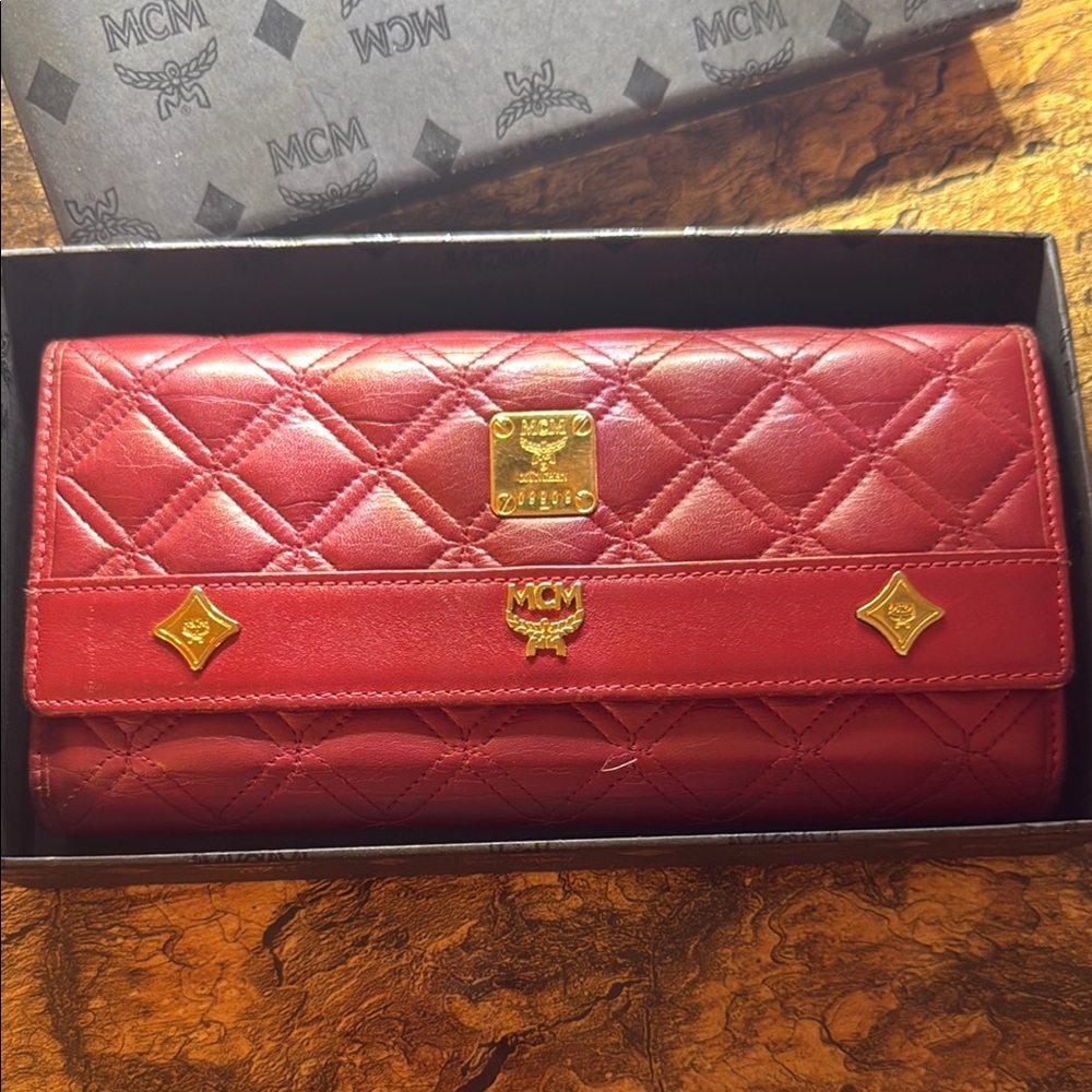 MCM Red Quilted Leather Wallet LIKE NEW NO CALLOUTS - Picture 1 of 15